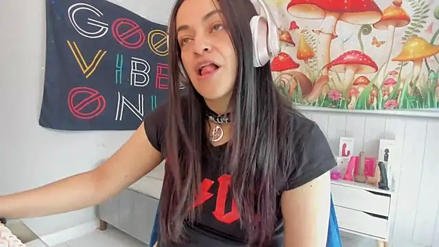 LovelyAzucena online show from 11.11.25