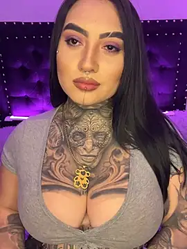 Snapshot of CloeeBeckam chatting on 03.05.25 CloeeBeckam online show from 03.05.25