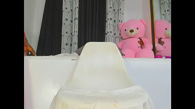 Snapshot of Yummy_squirter chatting on 12.17.24 Yummy squirter online show from 12.17.24