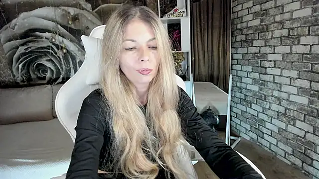 Eva Melow online show from 04.06.26