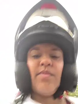 Snapshot of Eylend_Lisboa chatting on 02.15.25 Eylend Lisboa online show from 02.15.25