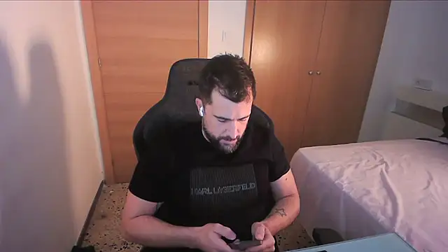 Snapshot of alex877x chatting on 11.29.25 alex877x online show from 11.29.25