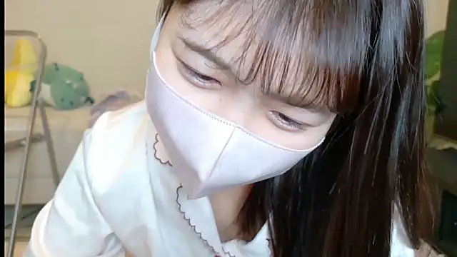 Snapshot of SUZU_ chatting on 02.13.26 SUZU online show from 02.13.26