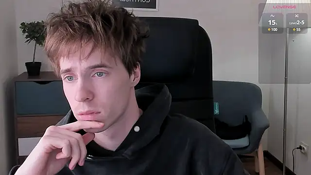 Snapshot of _tokyo_ghoul chatting on 02.15.25 tokyo ghoul online show from 02.15.25