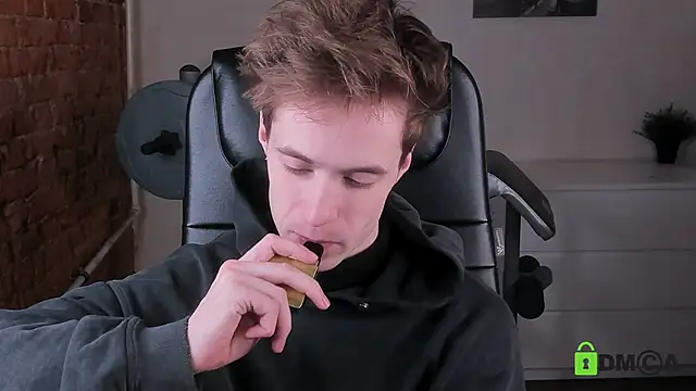 Snapshot of _tokyo_ghoul chatting on 12.21.25 tokyo ghoul online show from 12.21.25