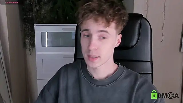 Snapshot of _tokyo_ghoul chatting on 02.20.26 tokyo ghoul online show from 02.20.26