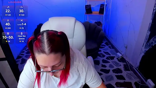 Snapshot of NiickyJones chatting on 09.26.25 NiickyJones online show from 09.26.25