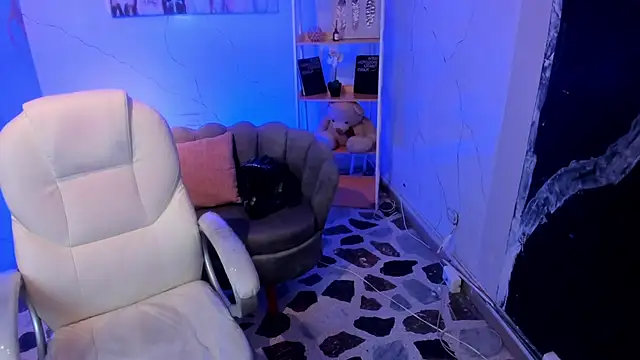 Snapshot of NiickyJones chatting on 10.07.25 NiickyJones online show from 10.07.25