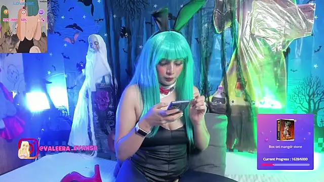 Snapshot of Valeera_Evans8 chatting on 10.25.25 Valeera Evans8 online show from 10.25.25
