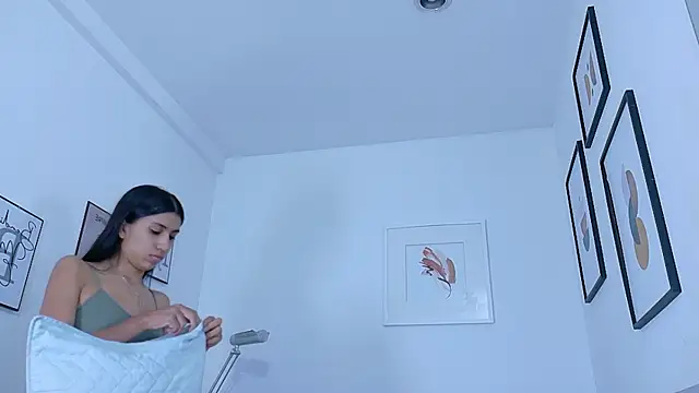 littlee emilyy  online show from 05.17.26