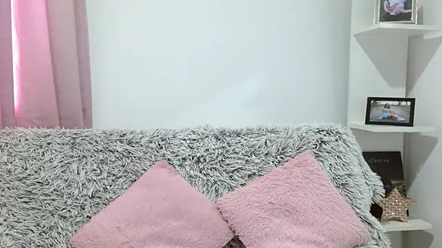 Snapshot of aliicee_m chatting on 09.18.25 aliicee m online show from 09.18.25