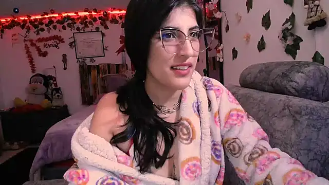 azahar  ziiz online show from 12.18.24