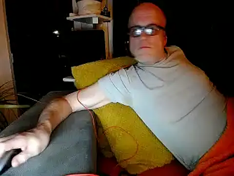 Snapshot of HornyRalfi55 chatting on 12.26.24 HornyRalfi55 online show from 12.26.24