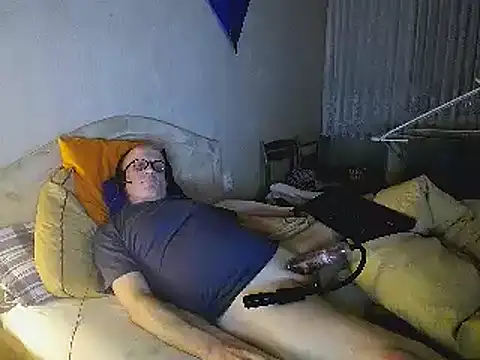 Snapshot of HornyRalfi55 chatting on 03.13.25 HornyRalfi55 online show from 03.13.25