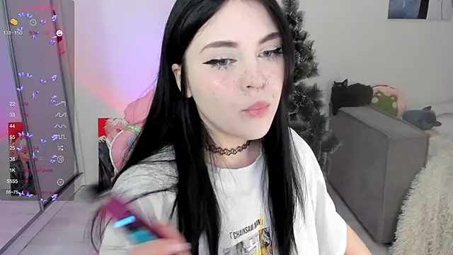 Snapshot of SelenaCute chatting on 12.22.24 SelenaCute online show from 12.22.24