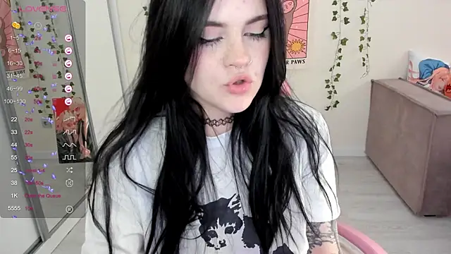 Snapshot of SelenaCute chatting on 02.07.25 SelenaCute online show from 02.07.25