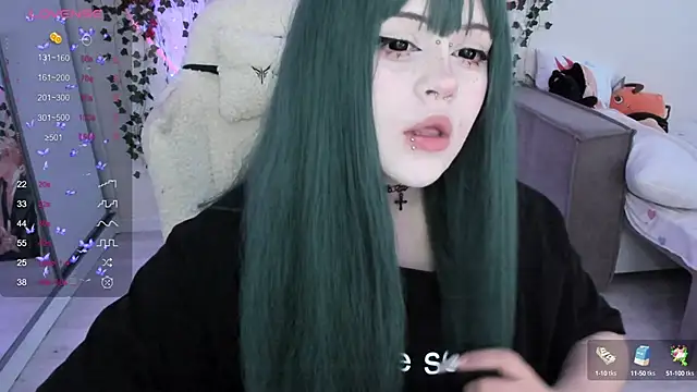 Snapshot of SelenaCute chatting on 09.24.25 SelenaCute online show from 09.24.25