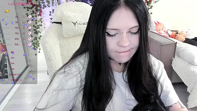 Snapshot of SelenaCute chatting on 09.26.25 SelenaCute online show from 09.26.25