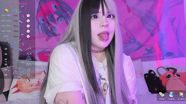 Snapshot of SelenaCute chatting on 12.05.25 SelenaCute online show from 12.05.25