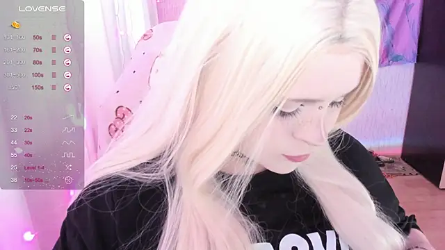 Snapshot of SelenaCute chatting on 06.29.26 SelenaCute online show from 06.29.26