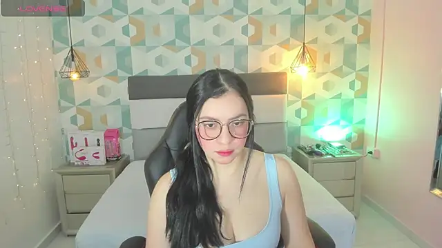 Snapshot of megancero chatting on 02.21.25 megancero online show from 02.21.25