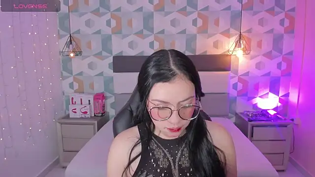 Snapshot of megancero chatting on 03.06.25 megancero online show from 03.06.25