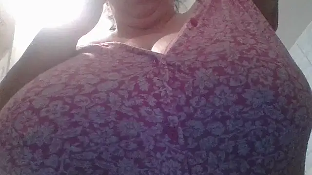 Nataliesbestjuggs online show from 09.28.25