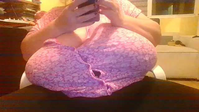 Nataliesbestjuggs online show from 10.19.25