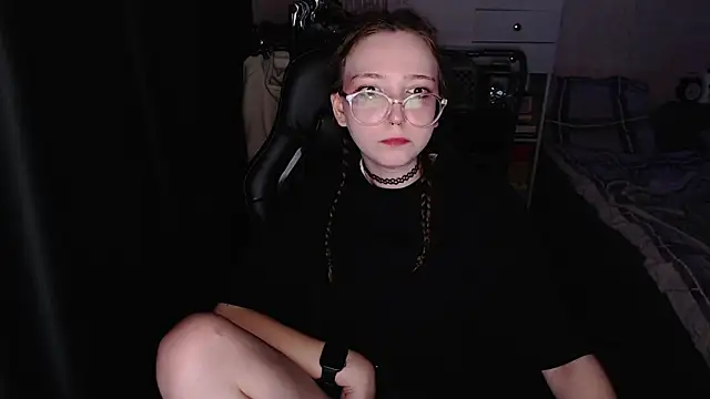 Snapshot of AmeliaKamishiro chatting on 11.18.25 AmeliaKamishiro online show from 11.18.25