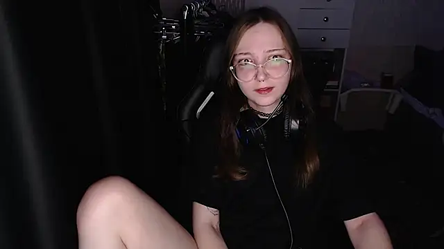Snapshot of AmeliaKamishiro chatting on 12.04.25 AmeliaKamishiro online show from 12.04.25