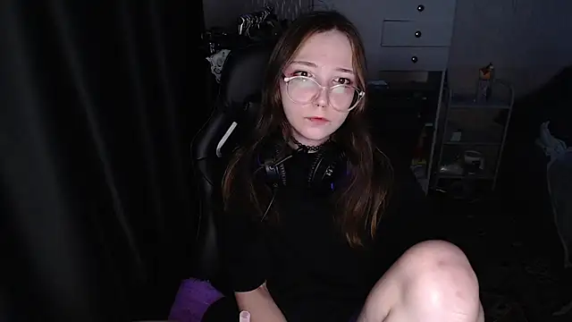 Snapshot of AmeliaKamishiro chatting on 12.20.25 AmeliaKamishiro online show from 12.20.25