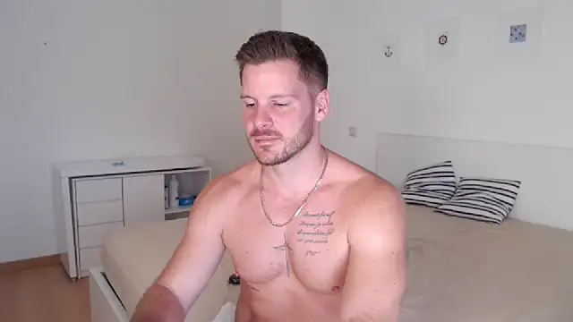 Snapshot of SexyandMarried1 chatting on 01.31.25 SexyandMarried1 online show from 01.31.25