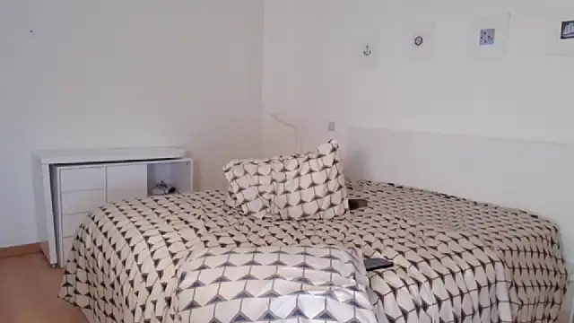 Snapshot of SexyandMarried1 chatting on 02.24.25 SexyandMarried1 online show from 02.24.25