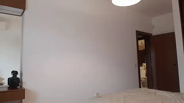 Snapshot of SexyandMarried1 chatting on 10.21.25 SexyandMarried1 online show from 10.21.25