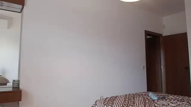 Snapshot of SexyandMarried1 chatting on 11.02.25 SexyandMarried1 online show from 11.02.25