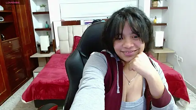 laureentt  online show from 03.17.25