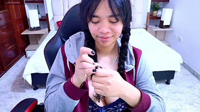 laureentt  online show from 09.09.25