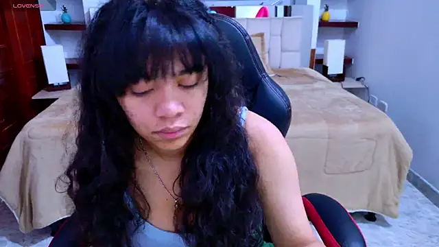 laureentt  online show from 10.11.25