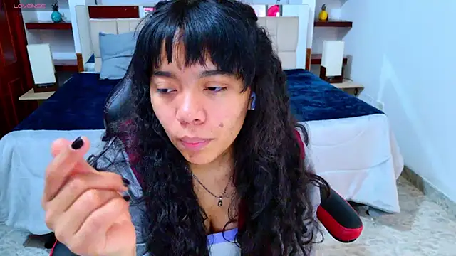 laureentt  online show from 10.25.25