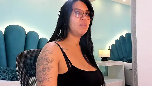 Snapshot of sharlott18 chatting on 11.12.25 sharlott18 online show from 11.12.25