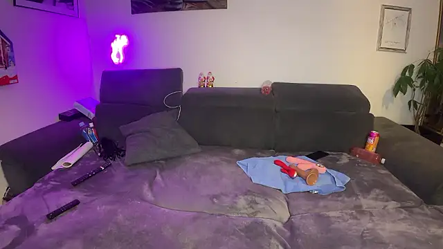 Snapshot of Furby13 chatting on 12.03.24 Furby13 online show from 12.03.24