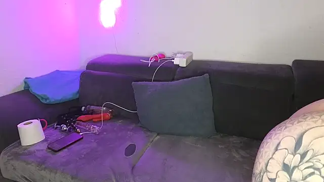 Snapshot of Furby13 chatting on 01.05.25 Furby13 online show from 01.05.25