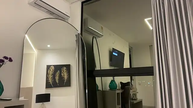 HOT LADY 777 online show from 01.30.25