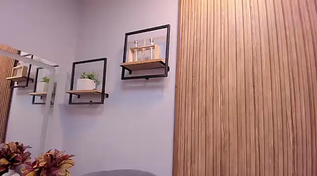 Snapshot of Eva_Macalliter chatting on 12.20.24 Eva Macalliter online show from 12.20.24