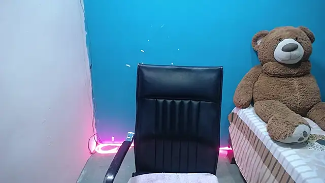 Sunny rayz  online show from 02.17.25