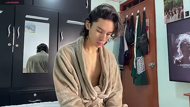 Snapshot of imcoltonalvin chatting on 09.19.25 imcoltonalvin online show from 09.19.25