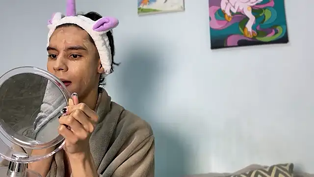 Snapshot of imcoltonalvin chatting on 12.04.25 imcoltonalvin online show from 12.04.25