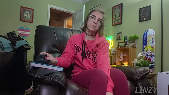 Linzy 19 online show from 01.17.25