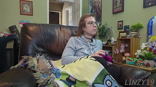 Linzy 19 online show from 01.22.25