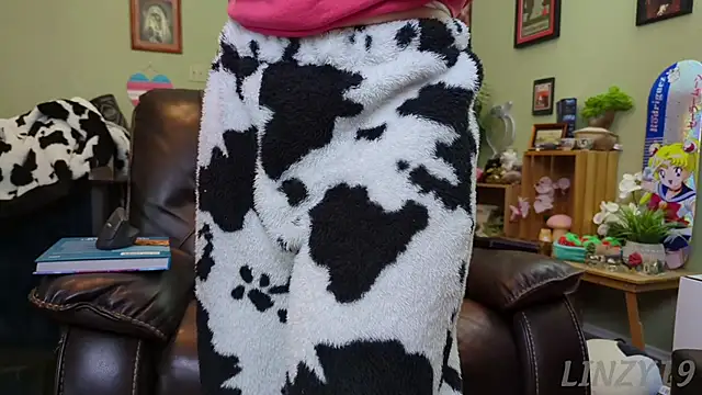 Linzy 19 online show from 01.27.25